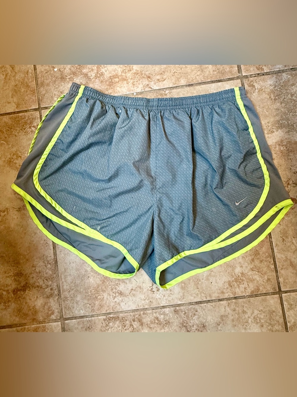 Nike Women’s Dri-Fit Tempo Running shorts - Sz XL. Grey pattern and Neon yellow
